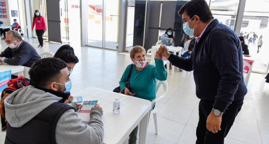 Fernando Espinoza: “Me llena de emoción que podamos ver la felicidad de cada uno de nuestros vecinos después de vacunarse”