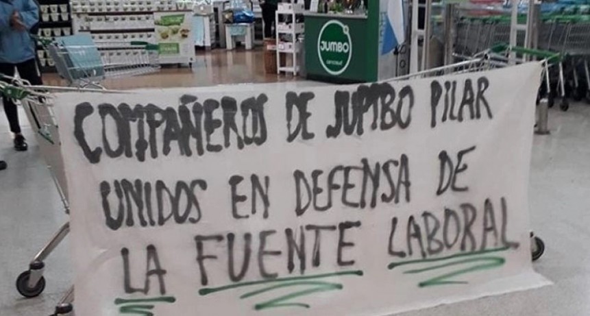 Pilar: Tensión en una protesta de empleados de Jumbo
