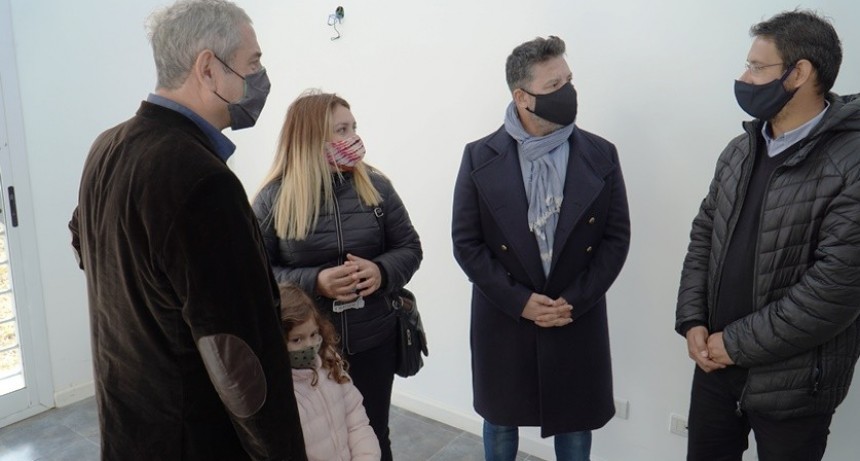Merlo: El intendente junto al Ministro Ferraresi entregaron viviendas PROCREAR 
