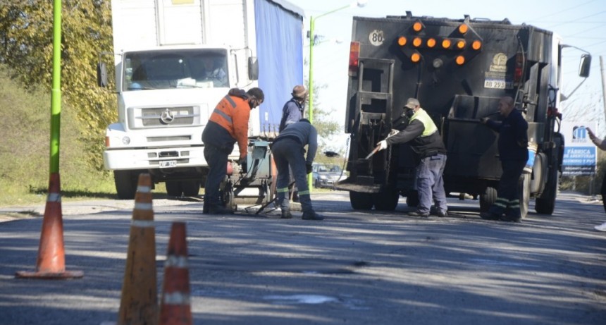 Campana: La Secretaría de Espacio Público realizó nuevos trabajos de bacheo en Ruta 4
