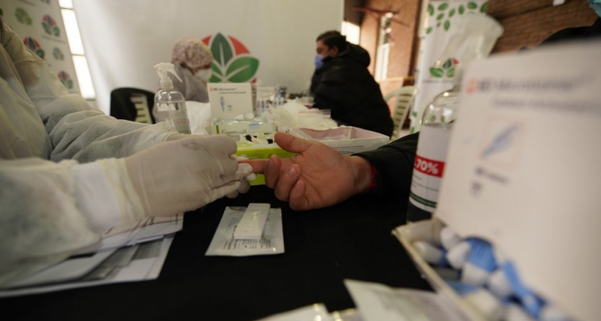 E. Echeverría: Fernando Gray recorrió un centro de testeos rápido en el Jagüel  