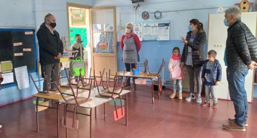 Patagones: El Intendente Zara visitó escuelas del Distrito