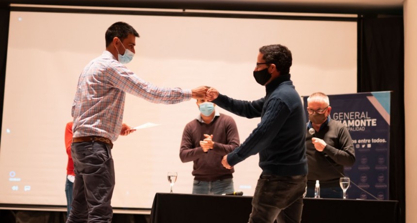 Gral. Viamonte: Vecinos fueron reconocidos por su compromiso con el medio ambiente 