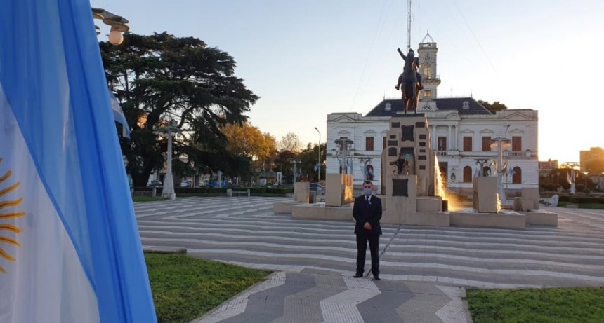 Azul: Aniversario de la Revolución de Mayo