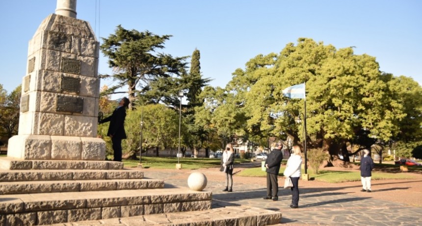 Lobería: Se izó la bandera por el 25 de Mayo 