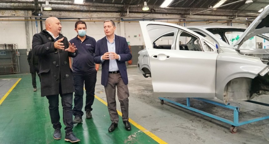 E. Echeverría: Fernando Gray recorrió junto con autoridades nacionales la empresa Treves 