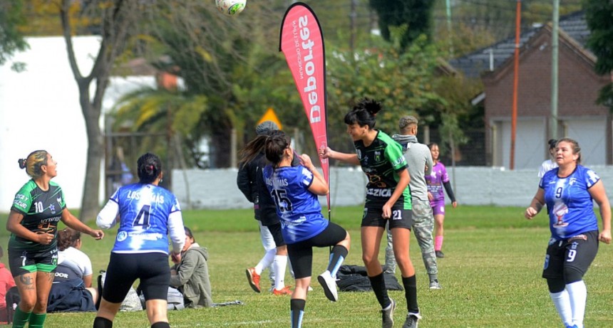 Luján: Más de 200 mujeres participan de la Liga Municipal de Fútbol Femenino
