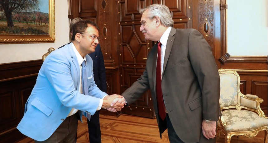 El Presidente recibió a empresario indio que proyecta instalar una compañía de desarrollo del conocimiento en el país