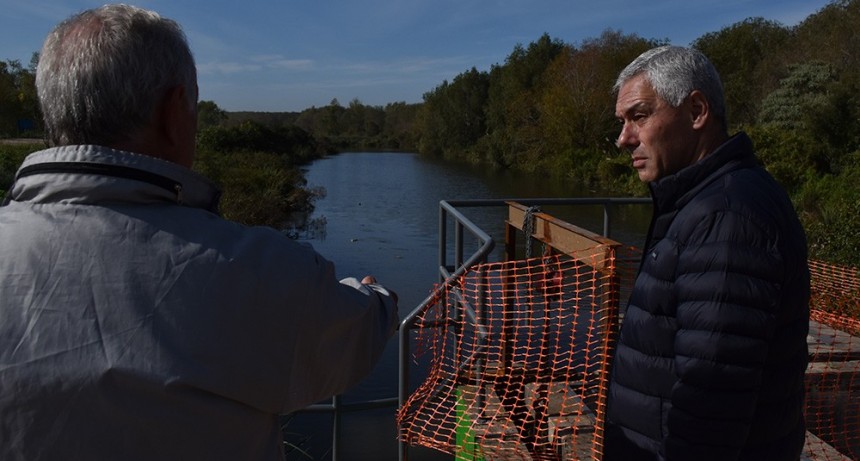 Berisso: Cagliardi recorrió las obras de mantenimiento y puesta en valor del Terraplén Costero y las estaciones de bombeo