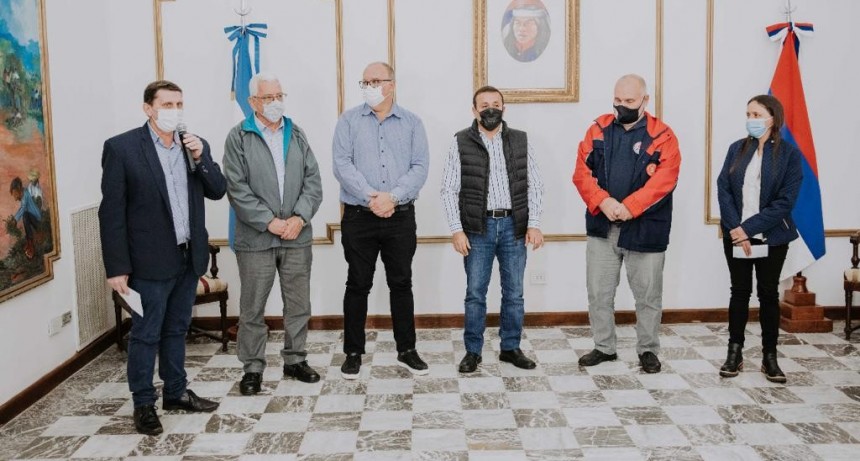 Misiones: Herrera Ahuad entreg&oacute; subsidios para maquinaria de combate contra incendios 