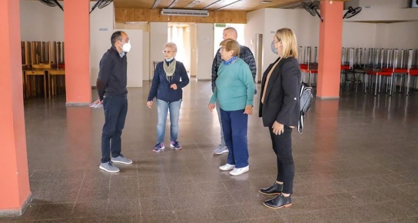 Bol&iacute;var: El Intendente Pisano visit&oacute; el Centro de Jubilados 