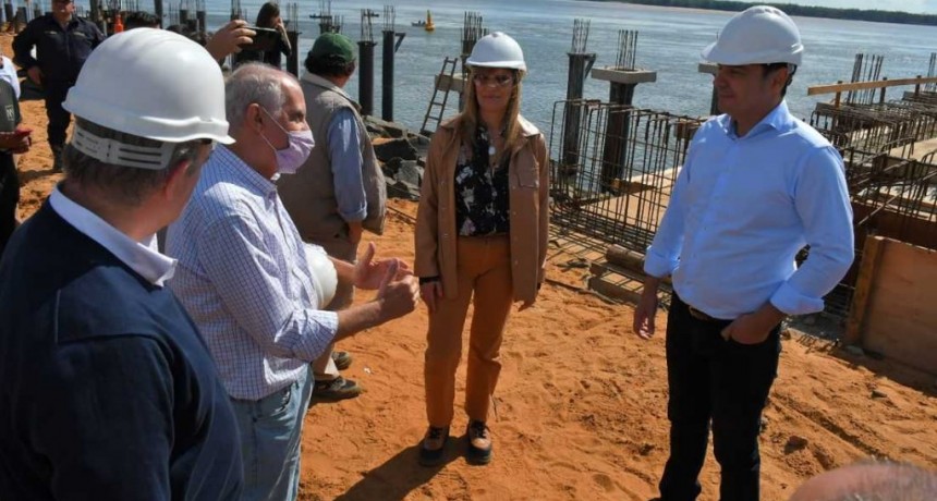 Corrientes: Valdés verificó con el representante del BID los trabajos del puerto de Ituzaingó y confirmó un avance del 60%