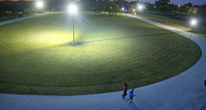 La Plata: Renovaron la iluminación LED en la pista de atletismo del Parque Ecológico