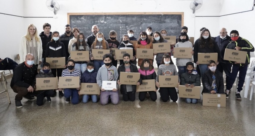 Baradero: Estudiantes del distrito recibieron netbooks para su desarrollo tecnológico