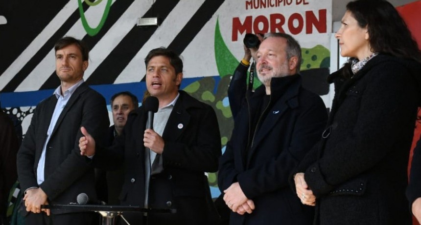 Morón: Ghi y Kicillof despidieron a estudiantes que iniciaron su viaje de fin de curso