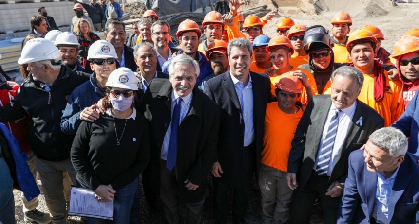 Alberto Fernández en San Juan al recorrer y entregar viviendas: “Ponemos todo nuestro empeño en darle una mejor vida a los argentinos y las argentinas”