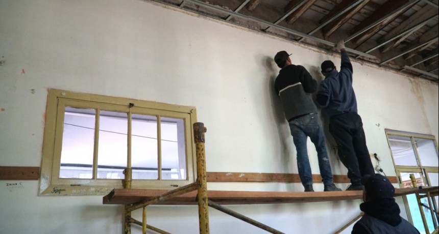 Colón (ER): La Municipalidad realiza trabajos en la Escuela Normal “República Oriental del Uruguay”