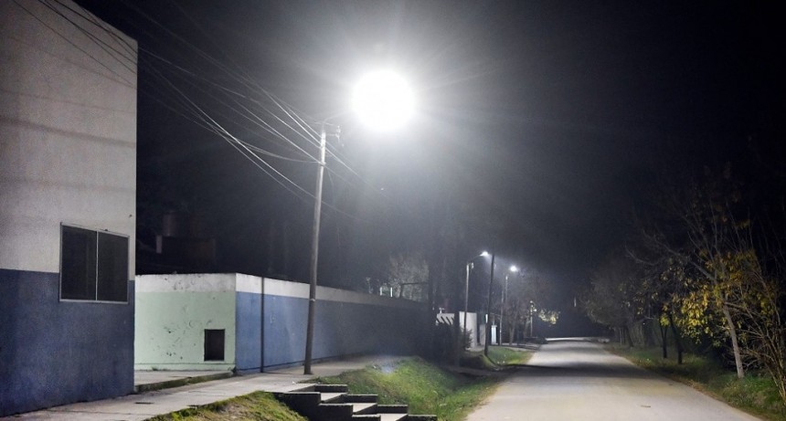 Luján: La Municipalidad instaló nuevas luces LED en el barrio Los Laureles