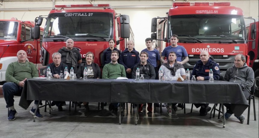Mercedes: Ustarroz entregó subsidio para construir el destacamento de Bomberos de Gowland 