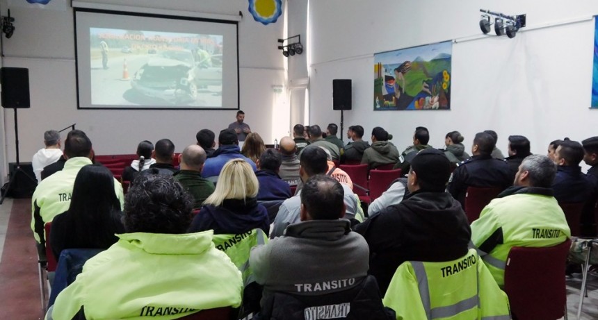 Balcarce: Capacitan a personal de tránsito y seguridad en Seguridad Vial y Licencias de Conducir
