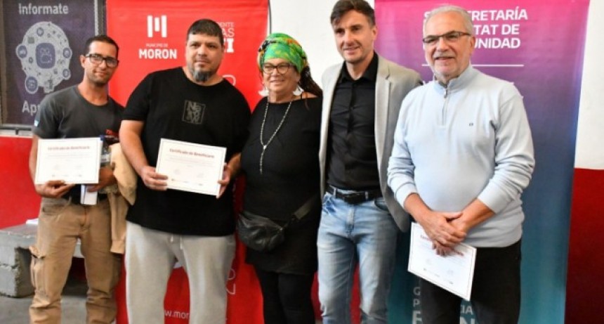 La Provincia financia mejoras habitacionales para familias de Mor&oacute;n