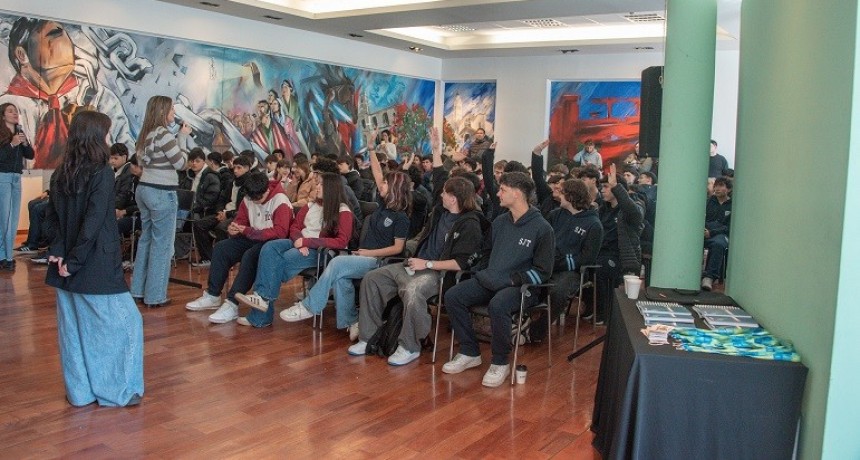 Ituzaing&oacute;: El Municipio brinda herramientas para la inserci&oacute;n laboral de j&oacute;venes estudiantes 