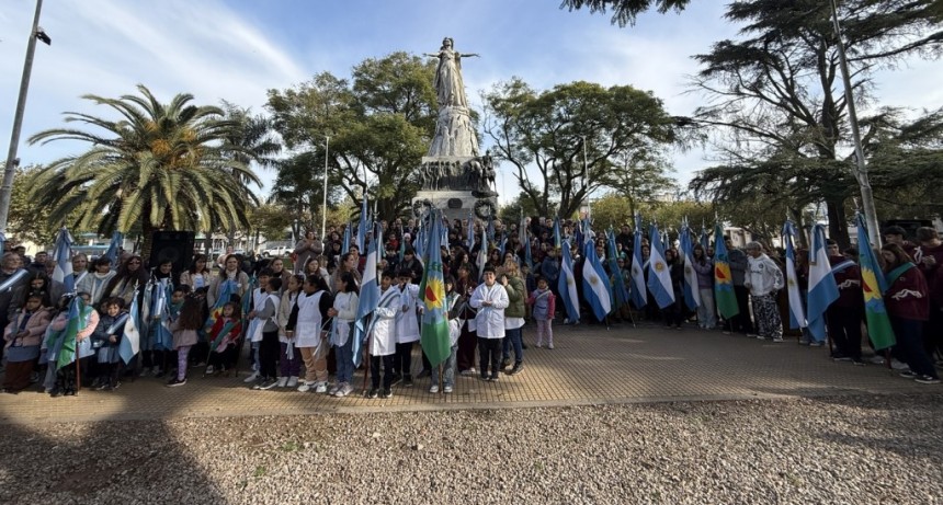 S. A. de Giles: El Municipio conmemor&oacute; el 216&deg; aniversario de la Revoluci&oacute;n de Mayo con un emotivo acto y festejo popular