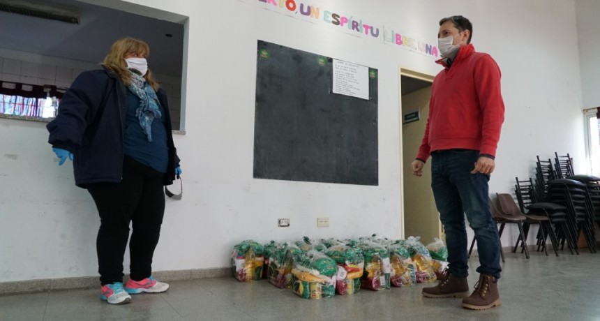El Jagüel: Fernando Gray entregó alimentos en el CIC Siglo XX