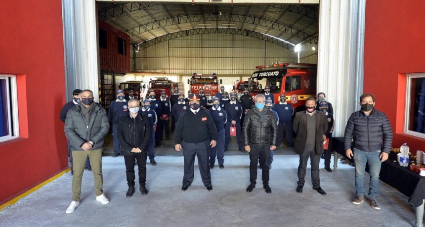 Julio Zamora: “Es un día para poner en valor el trabajo que realizan los bomberos al servicio de la comunidad de Tigre” 