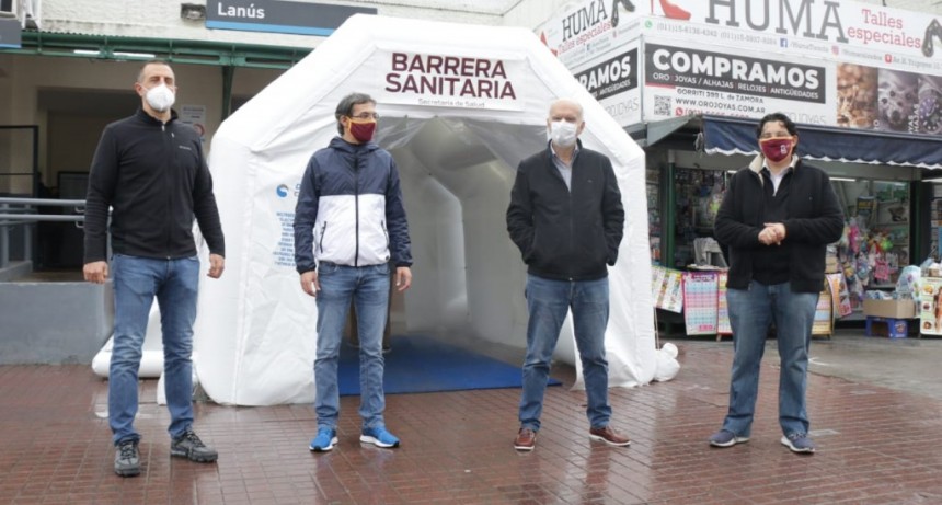 Grindetti inauguró una nueva barrera sanitaria en la estación de Lanús 