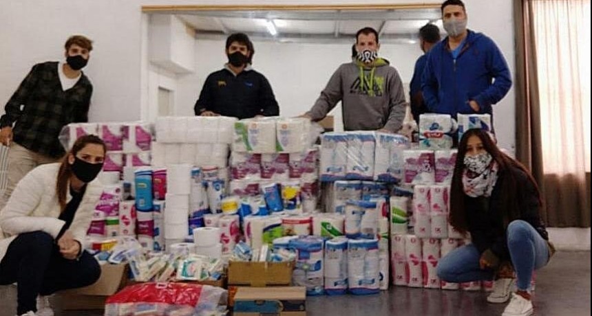 Muchas donaciones en el abrazo solidario junto a los Clubes de Suipacha 