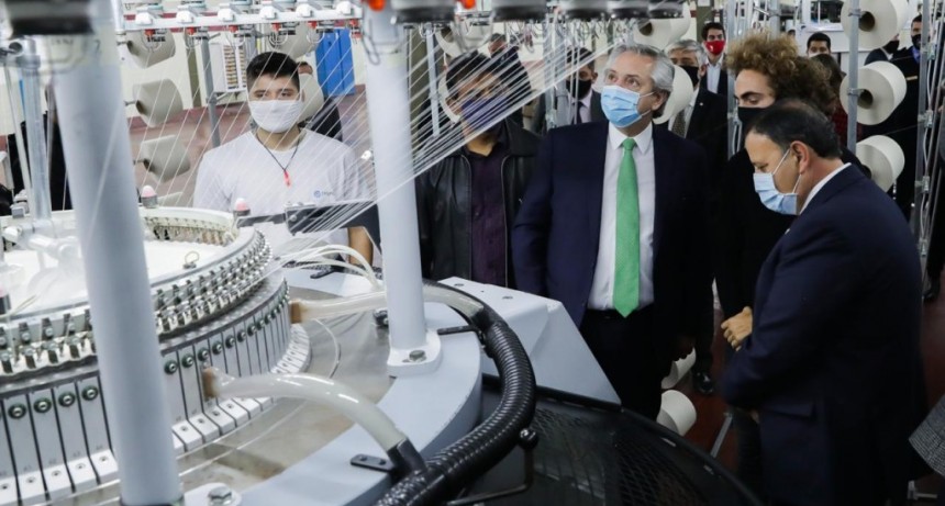 La Rioja: El Presidente firmó acuerdos de obras, reabrió una fábrica y ratificó su apoyo a la producción argentina  