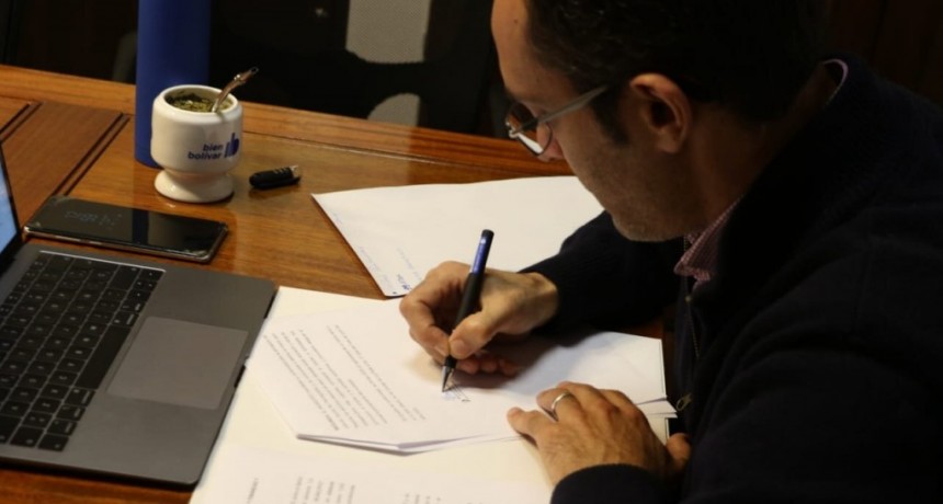 Bolívar: Pisano firmó el convenio de asistencia financiera con Kicillof 