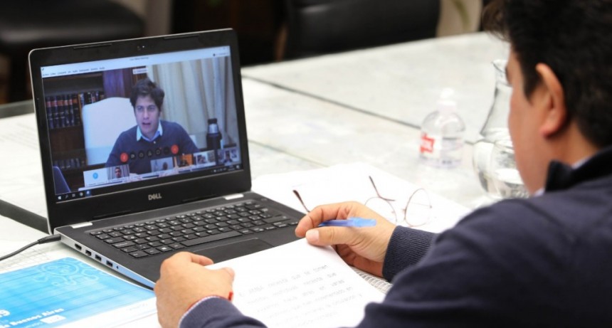 Kicillof consensuó con los intendentes poner más restricciones a la circulación 