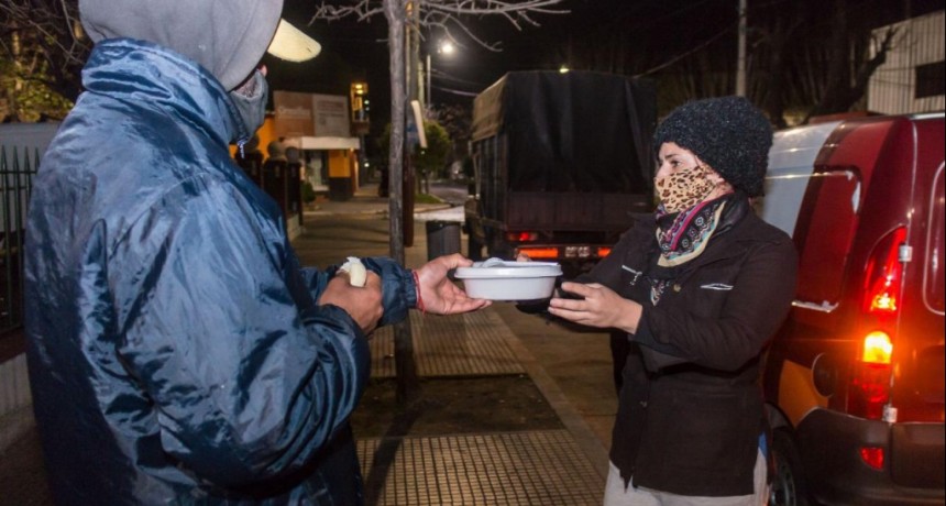 Lanús: El municipio asiste a vecinos en situación de calle en 30 puntos del distrito 