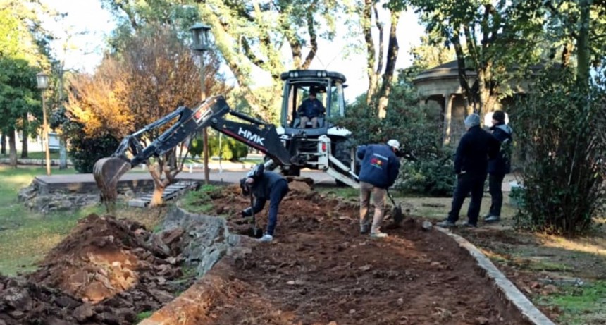 Col&oacute;n (ER): Se reconstruye una vereda y se har&aacute; un nuevo tramo de balaustrada en el Parque Quir&oacute;s