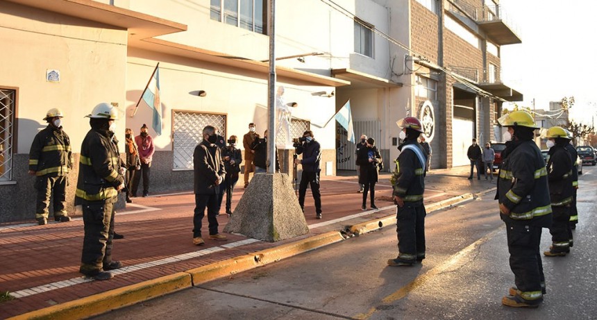 Chivilcoy: Se llev&oacute; a cabo un sencillo acto en conmemoraci&oacute;n del D&iacute;a del Bombero Voluntario