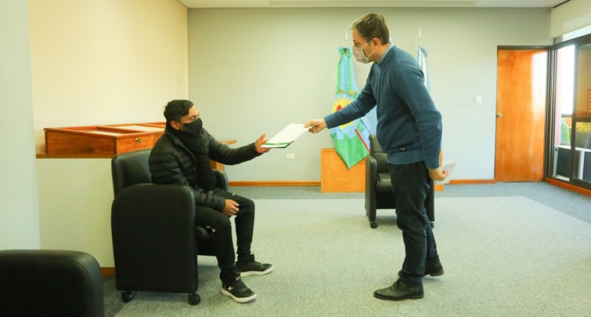 E. Echeverría: Fernando Gray entregó subsidios a vecinos y vecinas con problema de salud 