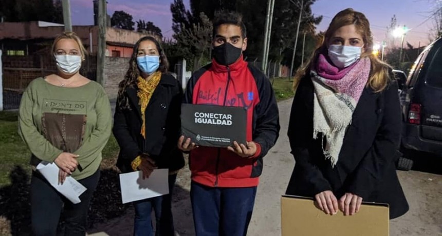 San Vicente: Nueva entrega de Netbooks a domicilio