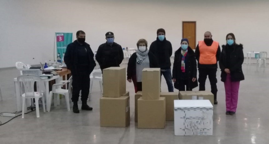 Carlos Casares: Llegaron más vacunas y ya se aplican en el salón “El Ovalo”