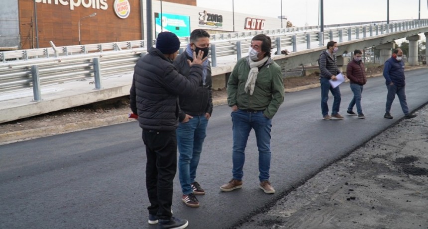 Merlo: El Intendente Menéndez recorrió la obra del nuevo puente de Padua