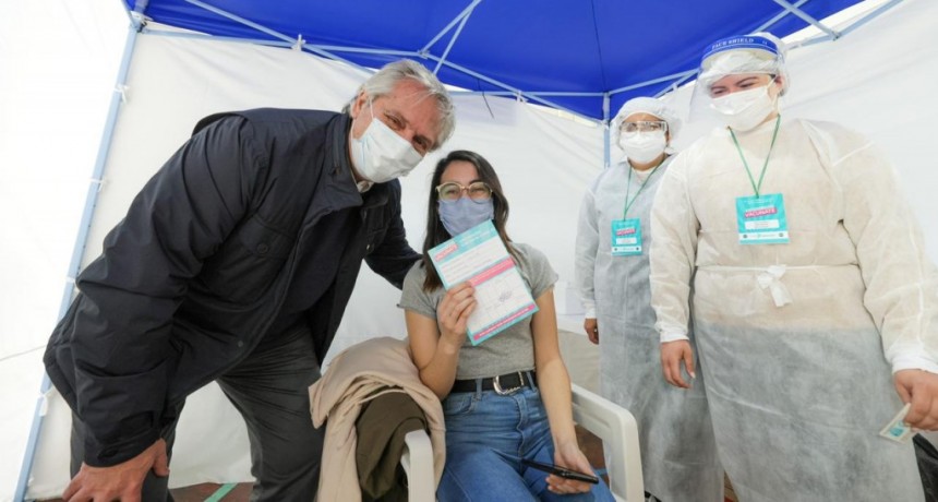 Mercedes: El Presidente visitó un vacunatorio del distrito y reiteró su agradecimiento al personal de la salud