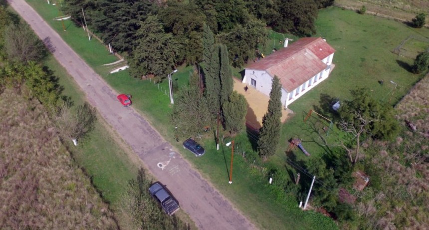 Puan: Comenzó la instalación de un equipo que brindará telefonía e internet en la Escuela Nº 5