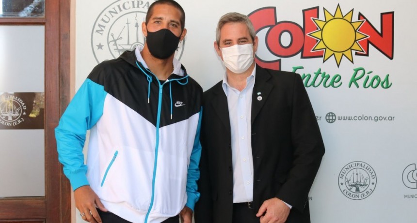 Colón (ER): El futbolista de River Jonatan Maidana fue recibido por el Intendente 