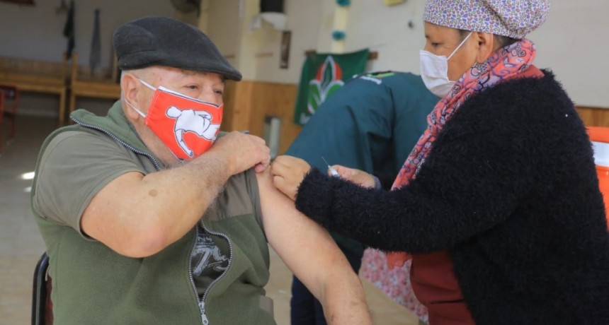 E. Echeverría: Continúa la vacunación antigripal en el distrito 