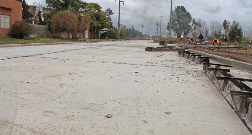 Carlos Casares: Avanza el asfalto en acceso Espil