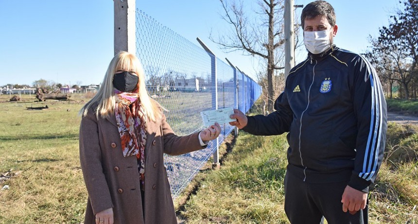 Chivilcoy: Entrega de cheques a los clubes Nuevo Rivadavia e Independiente