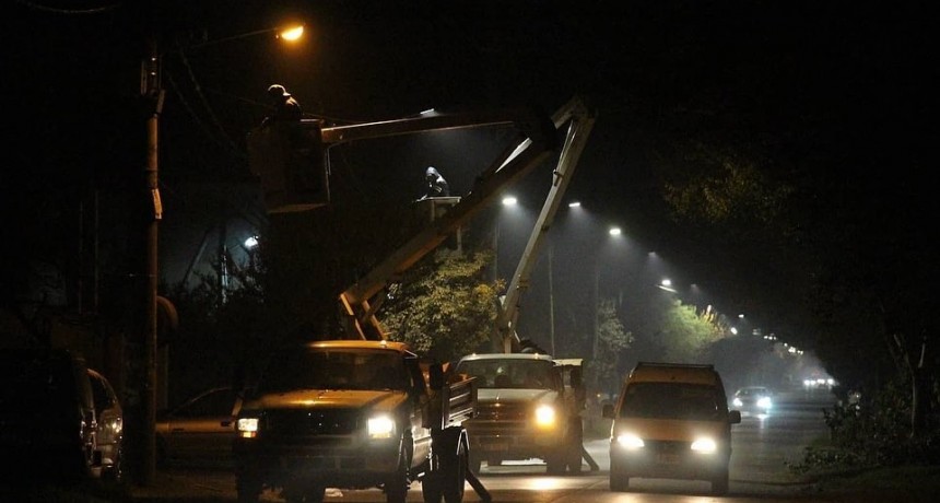 Moreno: Avanza la instalación de nuevos equipos led y reparación del alumbrado público 