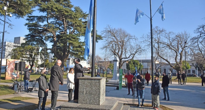 Chivilcoy: Se llevó a cabo el acto en conmemoración del Día de la Bandera en la Plaza Belgrano