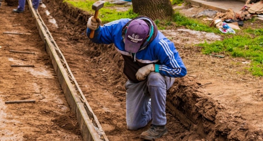 Alem: Avanza la obra de cordón cuneta en Vedia
